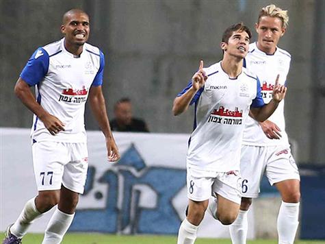 הילד עושה זאת שוב! אחרי הבישול, סולומון הוסיף שער לאחר שמצא את טאדה באגף, החלוץ העביר רוחב והקשר הצעיר המשיך לרשת