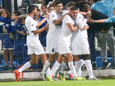 <STRONG>שער!!! </STRONG>0:1 לרמה``ש! גאירה קיבל את הכדור מאחורי הגנת הפועל ת``א ולא נכשל מול ינקו (דני מרון).