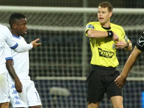 ההולנדי משאיר את סילבס בעשרה שחקנים