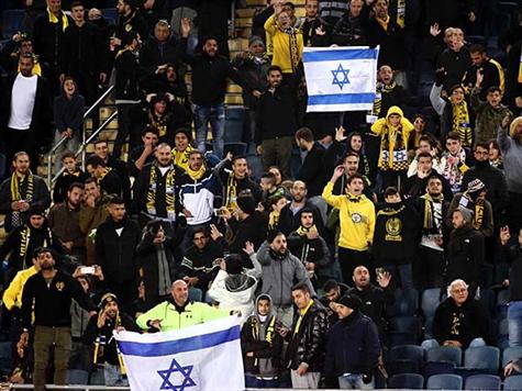 האוהדים של בית``ר מחממים את הגרון (אלן שיבר)