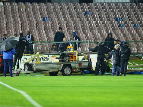 <STRONG>באווירה גשומה וסגרירית, המשחק יצא לדרך! איך הוא יסתיים? טקבקו לנו את דעתכם!</STRONG>