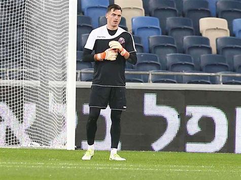 בהפועל חיפה יש שינוי אחד בלבד בהרכב שהפסיד למכבי ת``א - ראדו גינסארי במקומו של גל אראל. למרות שרן קדוש הוא שוער הגביע, ארנסטס שטקוס קיבל את המקום בין הקורות גם הפעם.