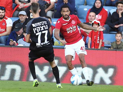 פירסמן. הפועל ת``א משוועת לשער (צילום: אלן שיבר)