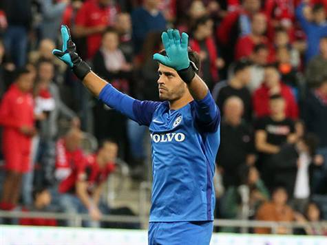 אופק. הרבה בידיים שלו (יוסי שקל)