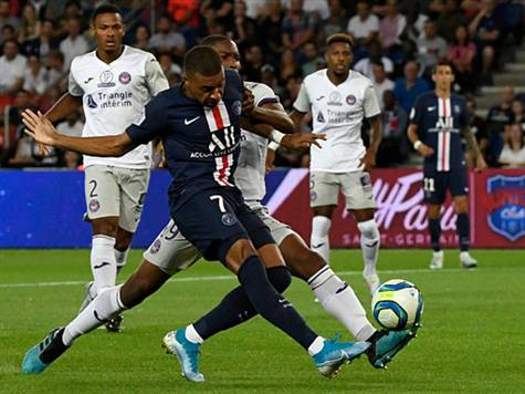 המשחק נרגע מעט. האלופה שולטת אך לא מגיעה למצבים. מנגד, החלק האחורי של פ.ס.ז` נראה חשוף מעט והיא תצטרך להיזהר ממתפרצות