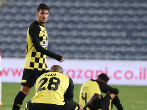 בית``ר ירושלים רק מנסה לצאת מהמשבר: כבר חמישה משחקים שדראפיץ` וברדה לא טעמו&nbsp;ניצחון, כולל שלושה הפסדים רצופים. הערב, צמד המאמנים ישנה שוב את ההרכב, במטרה להשיג ניצחון שני בסה``כ מאז שמונו לתפקיד (צילום: דני מרון)