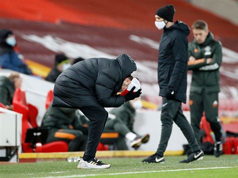 יורגן קלופ לא מבין איך הקבוצה שלו עדיין לא מובילה. (getty)