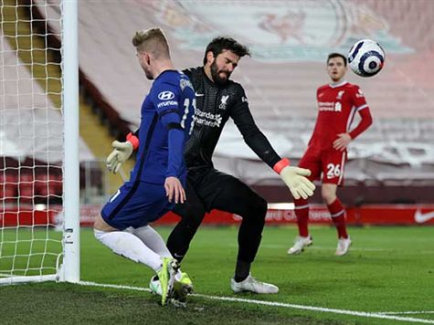 אליסון נאלץ לעבוד קשה במחצית הראשונה