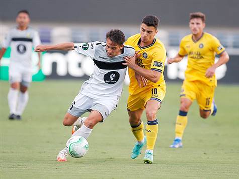 הדקות חולפות והצהובים מנסים להחזיר לעצמם את היתרון (אלן שיבר)