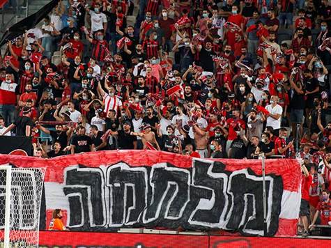 <STRONG>10,800 צופים הערב בבלומפילד (אלן שיבר)</STRONG>