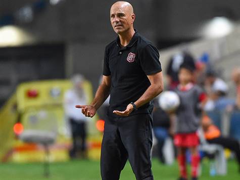 הקבוצה שלו נראית הרבה יותר טוב בפתיחת המחצית השנייה. אריה (ברני ארדוב)