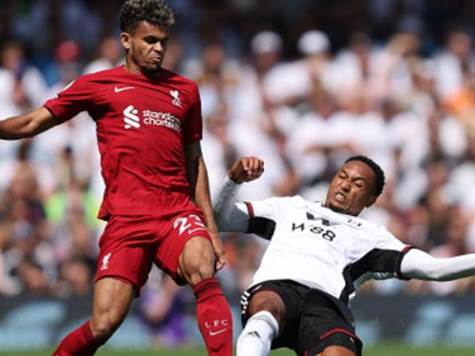 עבירה גסה של המגן על דיאס. כרטיס ראשון במשחק