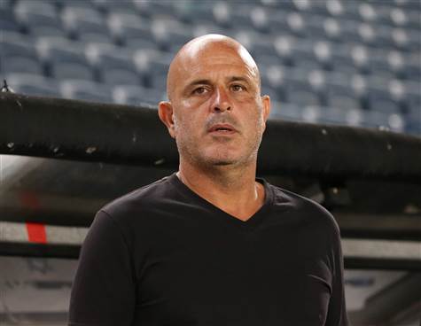 לא כך רצה אבוקסיס המורחק (בעקבות האדום בשבוע שעבר נגד ריינה)&nbsp;לפתוח את המשחק הזה. שער מוקדם למארחת, בית``ר תצטרך להתחיל הכל מחדש - עוד לפני שהיא הספיקה להתמקם על הדשא (צילום: אלן שיבר)