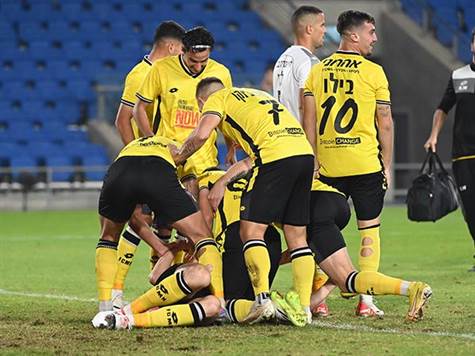 <STRONG>מכבי נתניה חגגה עם 1:4 על חדרה, שחילקה לא מעט מתנות להתקפת היהלומים (ברני ארדוב)</STRONG>