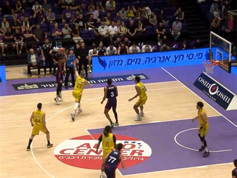 <strong>מוסיוס עם השלשה בצד אחד, ארצי ענה בצד השני עם שלשה משלו >></strong>