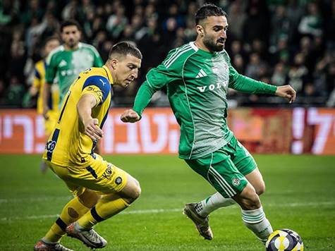 <p>הגבהה נהדרת של קורנו עצרה רק אצל מלמד, שפוצץ את הכדור לתוך הרשת. האם מכבי תל אביב תחזור גם מזה? (אלן שיבר)</p><p><strong>צפו בשער>>></strong></p>