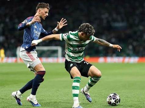 איזו הזדמנות לאראוחו!! הוא קיבל כדור עומק ענק ושלח בעיטה אדירה, שנעצרה במשקוף של ראיה. הזדמנות ראשונה במשחק הזה! (GETTY)