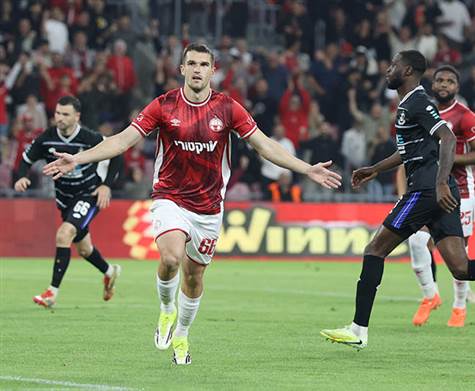 <strong>וזלטאנוביץ' כבש מהנקודה! 0:3 (צילום: אלן שיבר)</strong>