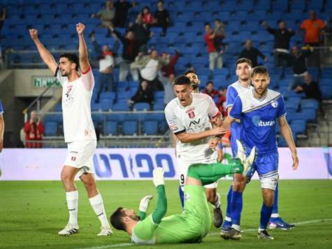 מתן חוזז ששב להרכב האדומים לראשונה מאז ינואר הגביה לרחבה, אווקה אשטה ניצל יציאה רעה של טננבאום ונגח מעליו לרשת. שער חשוב במיוחד, ודי משום מקום (ברני ארדוב)