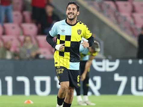 הרבה עיניים יהיו עליו, בן שימול (אלן שיבר)