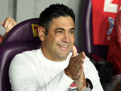 טוריאל ודאפה כמעט והתחברו במצב מסוכן מאוד ליד השער, אבל ההגנה של האורחים הרחיקה בהצלחה. ברדה מרוצה מדקות הפתיחה (אלן שיבר)