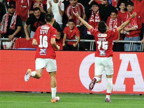 טוריאל שלח כדור עומק ענק לקפריסאי, שלא התבלבל מול ירמקוב בדרך לראשון. יתרון ראוי לאדומים (אלן שיבר)