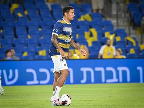 טברנייר מחפש שער ראשון בצהוב (ברני ארדוב)