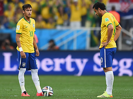 26 דקות בתוך המונדיאל,  האווירה מתחילה להתחמם: ניימאר רואה צהוב על מרפק לפניו של מודריץ`