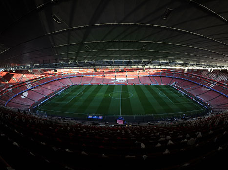 <STRONG>ערב טוב לכולם!</STRONG> ברוכים הבאים לזירת המשחק, כנראה המרתק ביותר בשמינית גמר ליגת האלופות, ארסנל נגד ברצלונה! איצטדיון האמירויות כבר מוכן