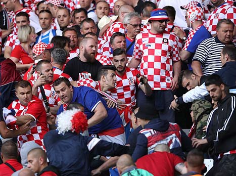 הנבחרת הבלקנית הייתה עדיפה על יריבתה, רקדה על המגרש ועלתה ל-0:2 בדקה ה-59 משערים של צמד האיבנים - פרישיץ` וראקיטיץ`. לא רק שזה היה יתרון מוצדק, קרואטיה הייתה ראויה גם לפער גדול יותר. אבל במקום לסגור עניין ולהבטיח מקום מעשי בשמינית הגמר, החבורה של אנטה צ`אצ`יץ` הסתבכה מגורמים שלא תלויים בה.