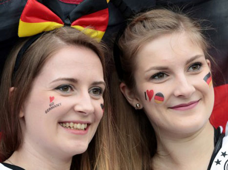 בואו נתחמם עם שאלת פתיחה: <STRONG>אחרי מונדיאל 2010, שני קשרים גרמנים הצטרפו לריאל מדריד, אחד מהם היה חדירה, מי השני?</STRONG> טקבקו לנו!