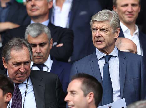 ונגר בא לראות מקרוב את אוזיל