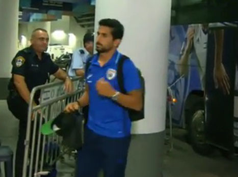 <STRONG>צפו בשחקני נבחרת ישראל מגיעים לאיצטדיון</STRONG>