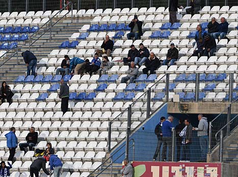 <STRONG>מילה טובה למעט האוהדים שהטריחו עצמם בצהריי שבת והגיעו לאיצטדיון בקרית שמונה (צילום: אנצ`ו גוש)</STRONG>