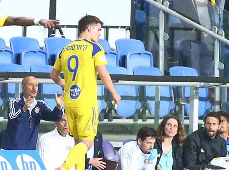 קיארטנסון יורד ללא כיבוש, ונראה קצת מאוכזב מכך (צילום: דני מרון)