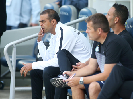 נשאר עם זר אחד על הדשא. לוזון (יוסי שקל)