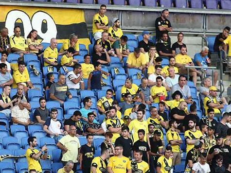 אוהדי נתניה רוצים ניצחון בכורה בליגת העל (אלן שיבר)