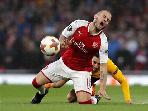 צהוב ראשון במשחק. הקרואטי עצר מתפרצת של התותחנים ונכנס לפנקס (getty)