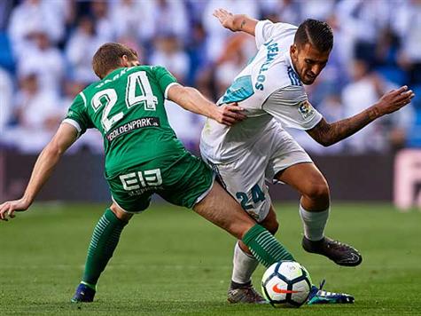 <P>לגאנס קרובה לשער שוויון!</P>
<P>כדור חופשי מוגבה לעבר הרחבה של ריאל, ובוסטינצה שלח רגל וכמעט כבש. רק קאסייה שוב היה במקום בכדי להציל את ריאל.</P>