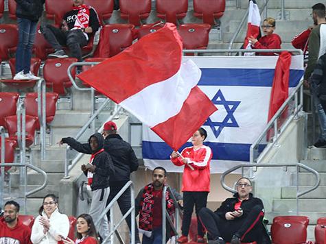 13,817 צופים הגיעו הערב לאיצטדיון טרנר