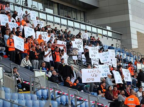 כתבתנו במושבה, שירי אלג`ם, מדווחת לנו על 6300 צופים במושבה