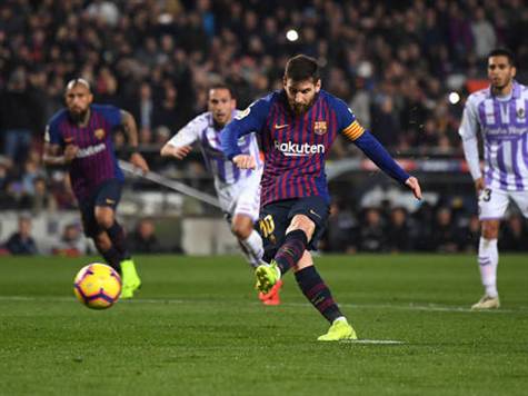 מחצית בקאמפ נואו, ברצלונה יורדת להפסקה ביתרון מינימלי (PAU BARRENA, Getty)