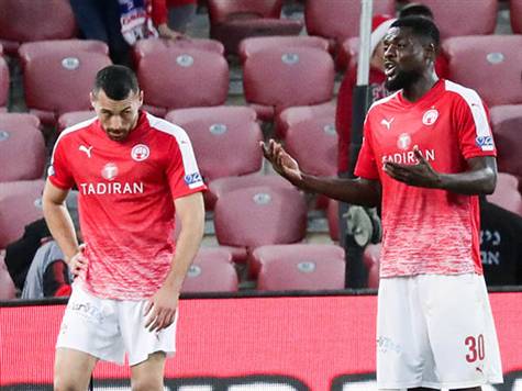 האלופה נמצאת בתקופה איומה עם ניצחון אחד בלבד בששת המחזורים האחרונים. ההפסד של הפועל חיפה אתמול תרם אמנם&nbsp;לב``ש, אבל בשביל להגיע לפלייאוף העליון, היא חייבת להתחיל לנצח (דני מרון)