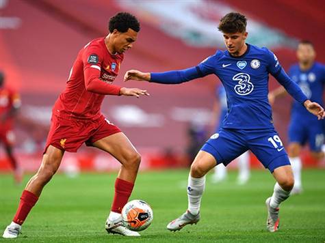 צ`לסי בולמת את ליברפול ומנסה להכות בהתקפות המעבר. בינתיים זה נראה טוב מבחינתה (GETTY)