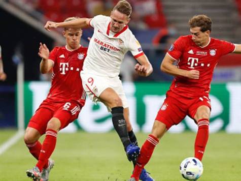 מאז השער, הבווארים מעט נרגעו, אך עדיין האלופה הגרמנית שולטת לחלוטין במשחק. (GETTY)