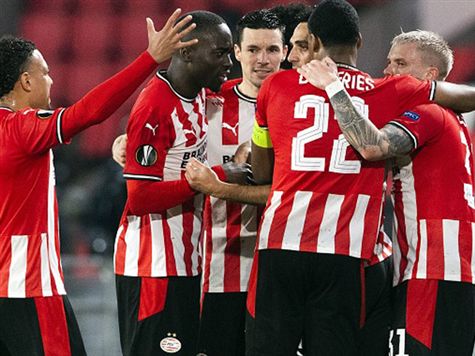 לפני המשחק הפער בין הקבוצות עומד על שש נקודות, כאשר לאייאקס משחק חסר. במידה ופ.ס.וו תרצה להישאר במאבק האליפות היא תהיה חייבת לרשום ניצחון מול יריבתה הגדולה. (GETTY)