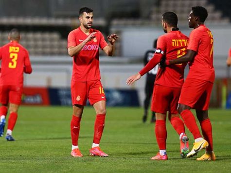 <STRONG>שריקה לסיום המחצית הראשונה באצטדיון הי``א. 0:2 למ.ס אשדוד על הפועל כפ``ס מצמד של דין דוד (לירון מולדובן)</STRONG>