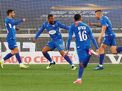 זמן להזכיר: בשני המשחקים הקודמים חיפה הזיעה נגד פ``ת - פעם אחת היא ניצחה 1:2 רק הודות להצלת פנדל בתוספת הזמן, במפגש הקודם פ``ת ניצחה בחיפה 0:2 (צילום: אלן שיבר)