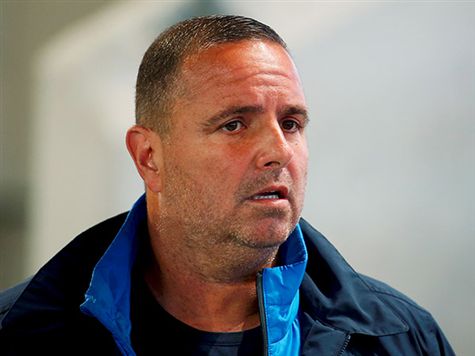 <STRONG>רן בן שמעון מרצה עונש הרחקה בגלל צבירת 5 כרטיסים צהובים, ובמקומו,&nbsp;משה אוחיון על הקווים של אשדוד מול מכבי ת``א. (אלן שיבר)</STRONG>