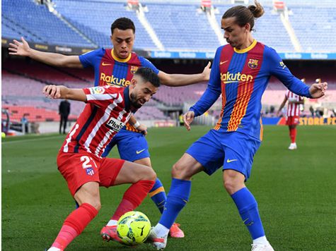 עוד החמצה גדולה של אתלטיקו! קאראסקו בעט מסף הרחבה, טר שטגן עצר עם קצות האצבעות. (getty Images)